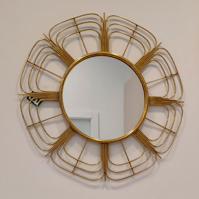 espelho redondo com moldura dourada