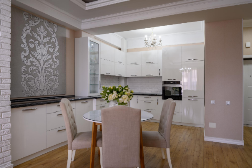 Decoração branca e rosa